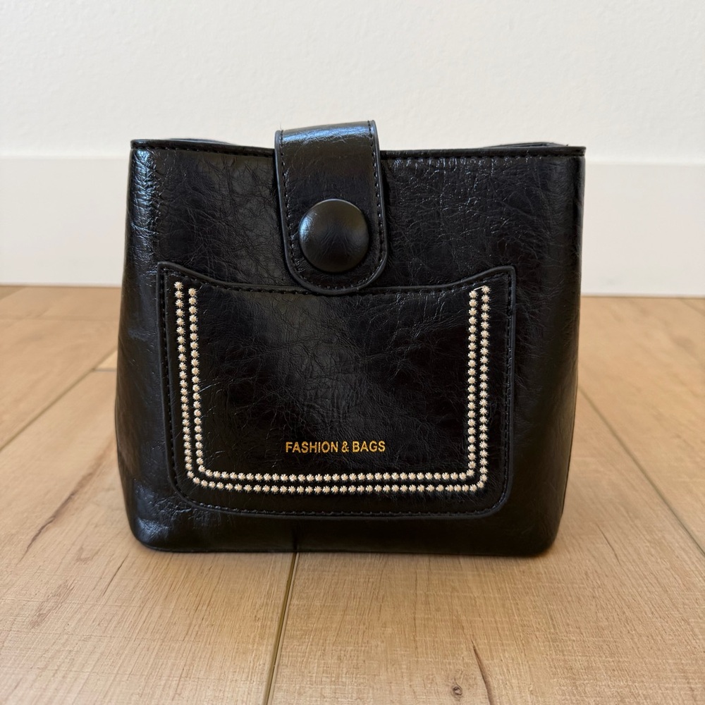 CrossBody Bag Brand Fashion Black Leather Gold Hardware Embrodery NWOT No Strap